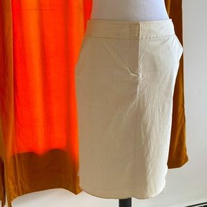 BCBGMAXAZRIA cream pinstripe pencil skirt with booty flattering fishtail